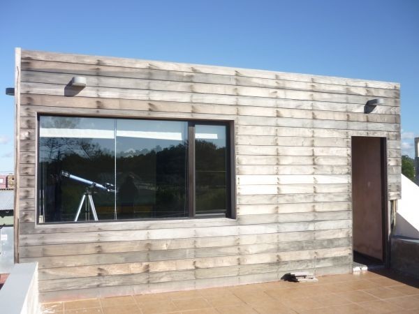 Muy linda casa de diseño moderno y buena construcción muy cerca del mar.