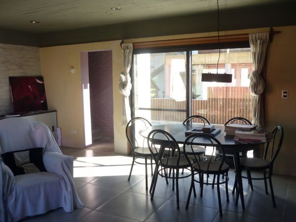 Muy linda casa de diseño moderno y buena construcción muy cerca del mar.