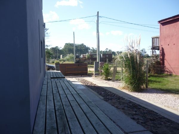 Muy linda casa de diseño moderno y buena construcción muy cerca del mar.