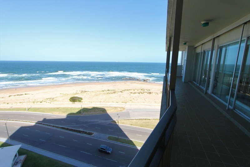 Frente al mar en Playa Brava con increible vista
