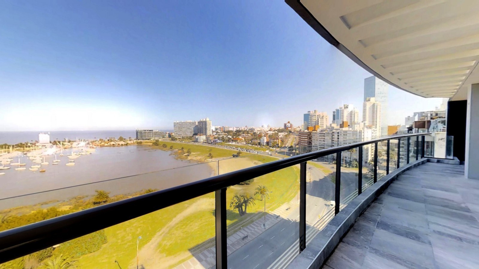 Departamento primera línea al Puerto de Buceo en venta