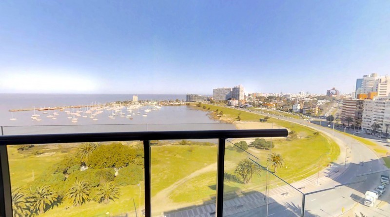 Departamento primera línea al Puerto de Buceo en venta