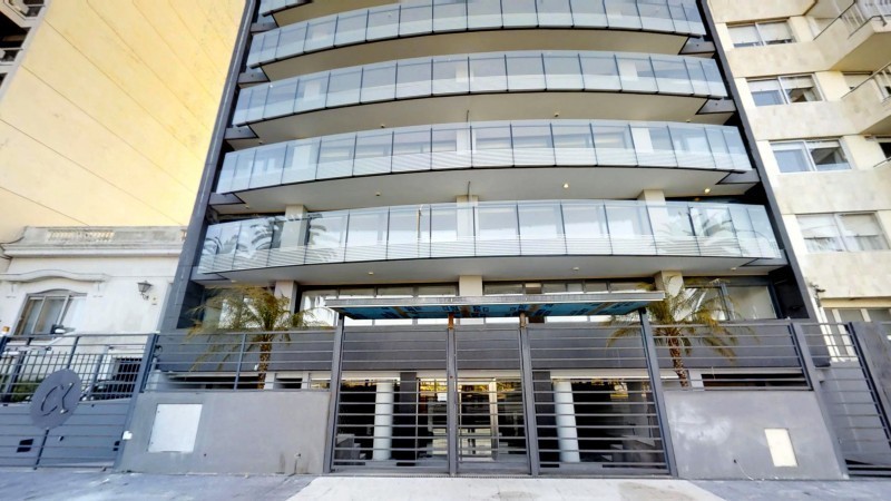 Departamento primera línea al Puerto de Buceo en venta