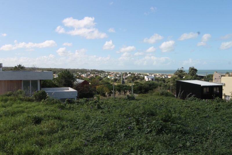Lote en Altos de Punta Piedras con vista al mar