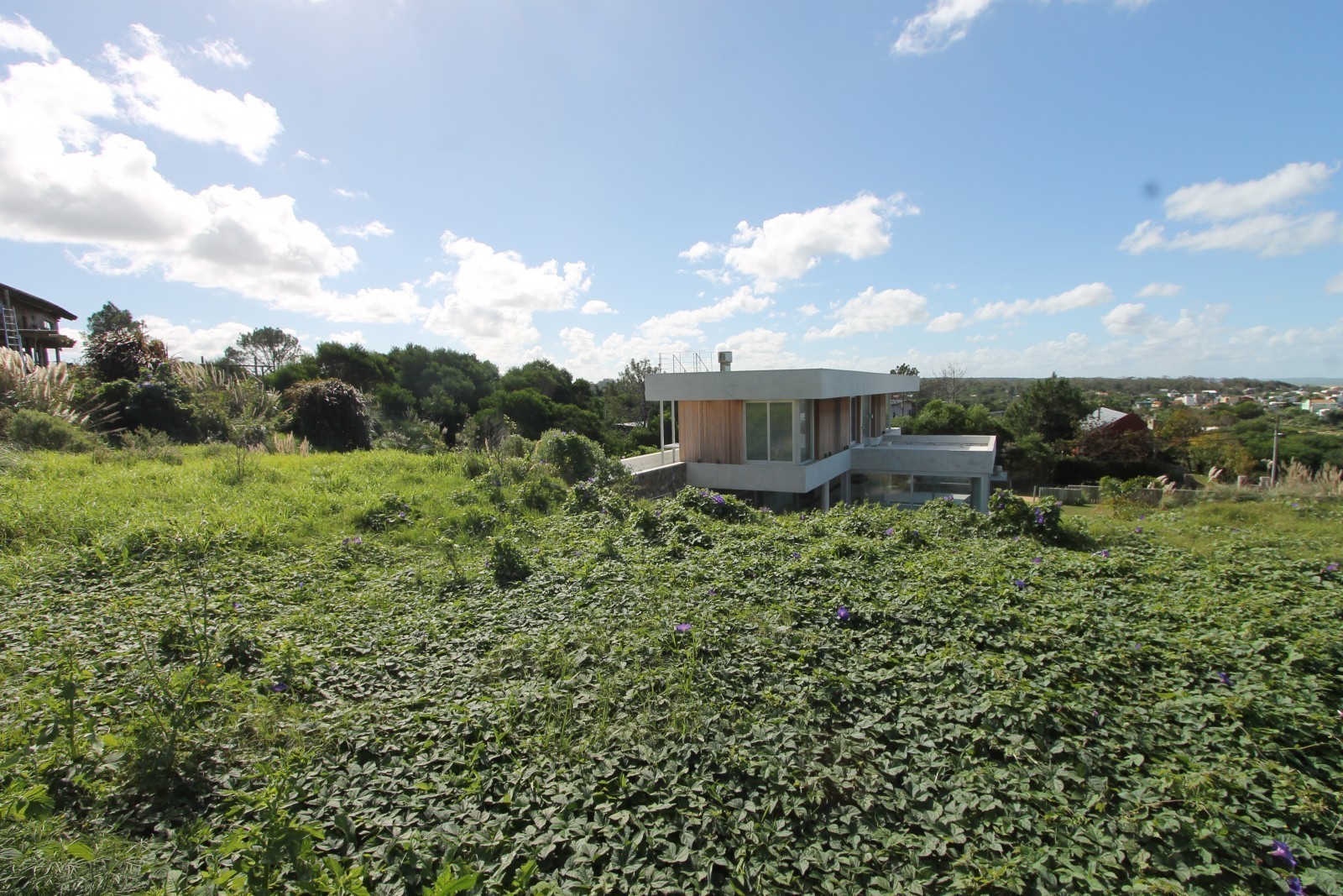 Lote en Altos de Punta Piedras con vista al mar