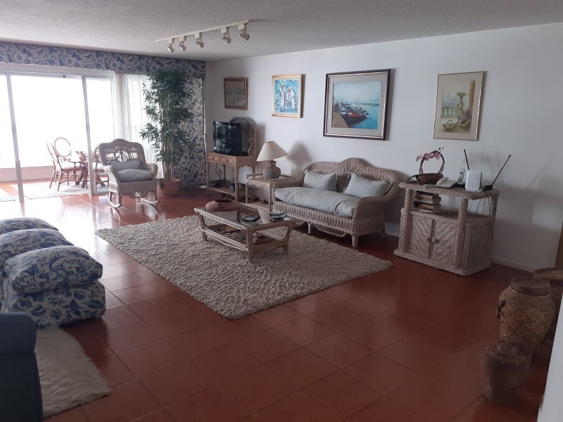 Departamento en venta primera linea Punta del este