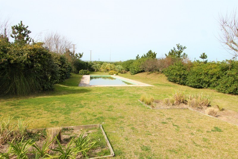Importante residencia con todas las comodidades frente al mar.