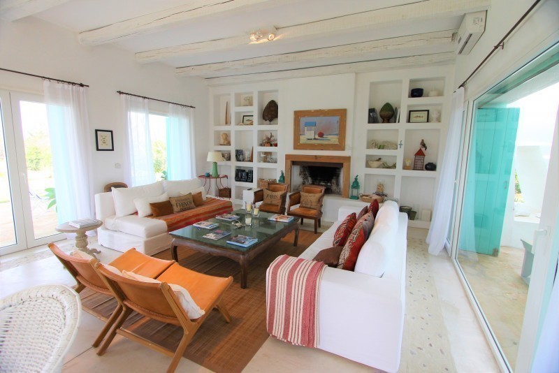 Importante residencia con todas las comodidades frente al mar.