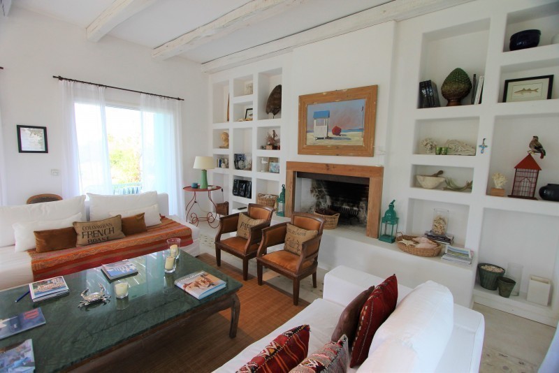 Importante residencia con todas las comodidades frente al mar.