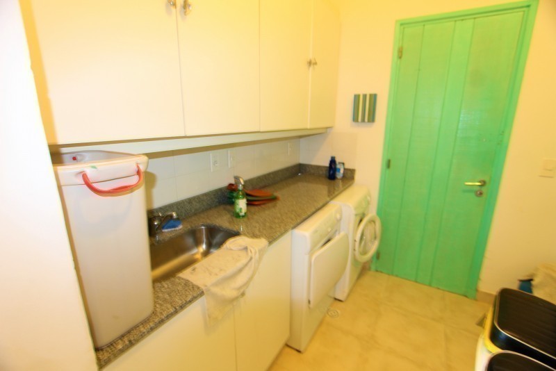 Importante residencia con todas las comodidades frente al mar.