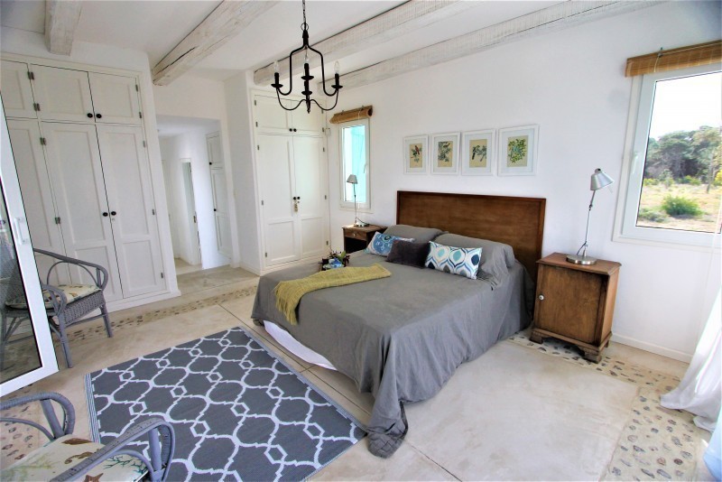 Importante residencia con todas las comodidades frente al mar.