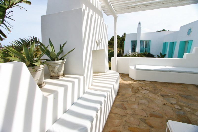 Importante residencia con todas las comodidades frente al mar.