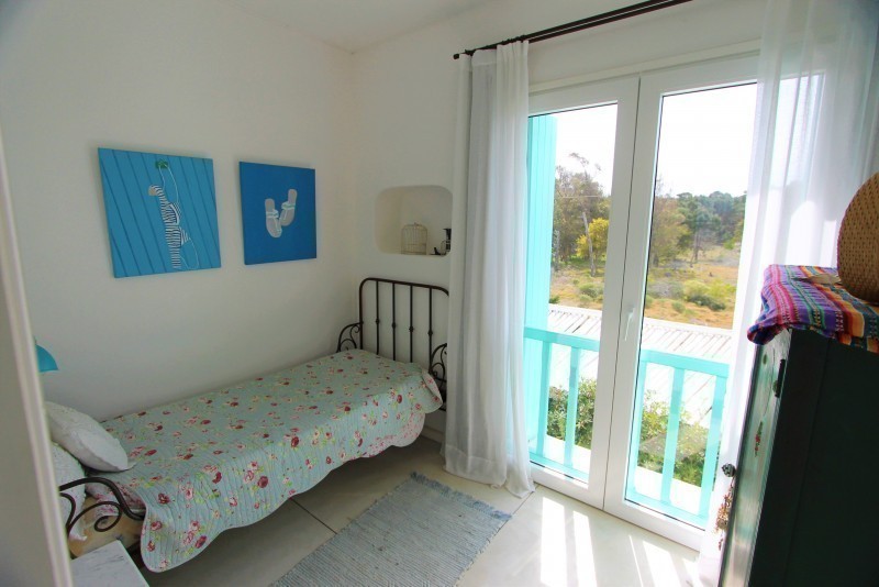 Importante residencia con todas las comodidades frente al mar.