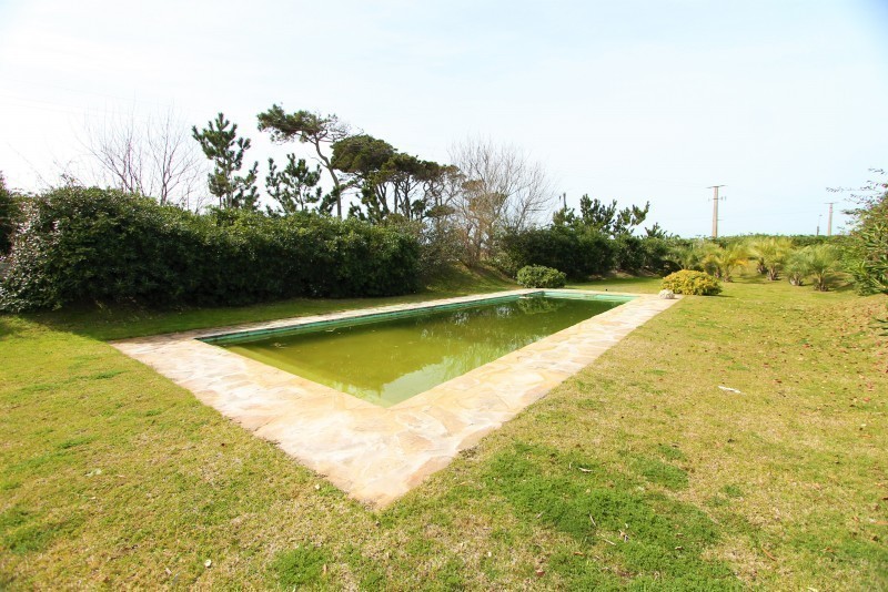 Importante residencia con todas las comodidades frente al mar.
