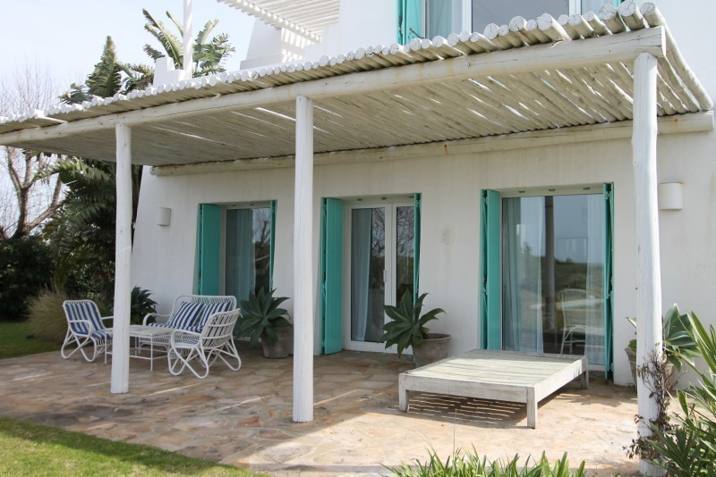 Importante residencia con todas las comodidades frente al mar.