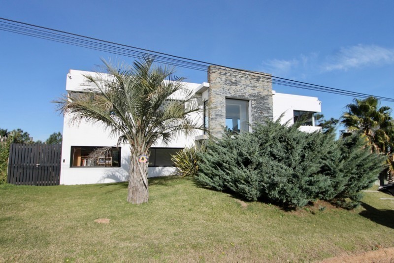 Casa moderna en venta en montoya