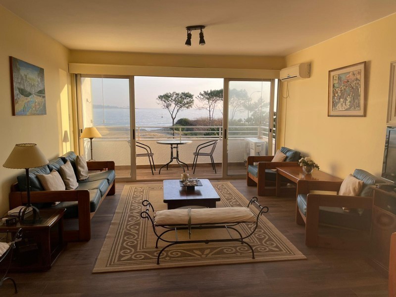 Departamento en venta frente al mar en Playa Mansa