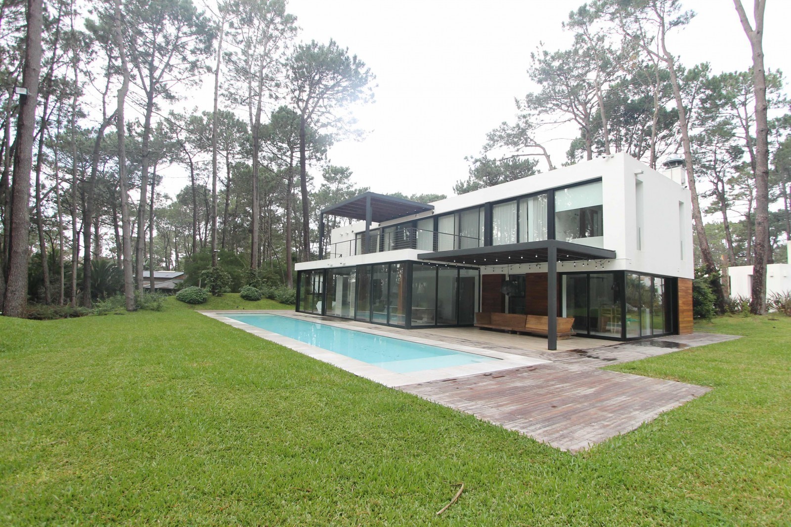 Excelente casa moderna en Laguna Blanca
