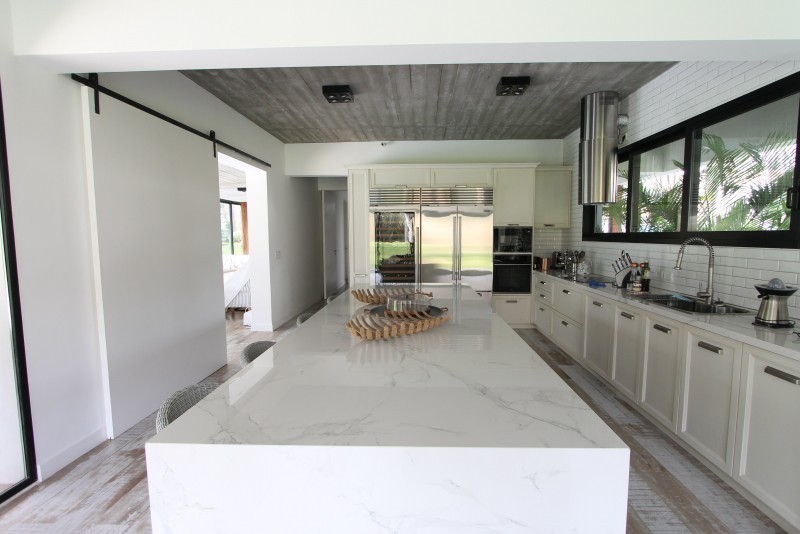 Excelente casa moderna en Laguna Blanca