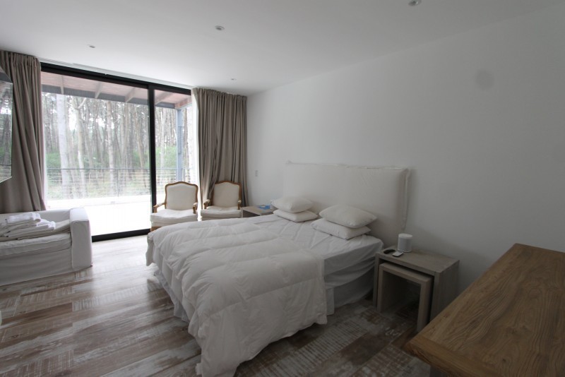 Excelente casa moderna en Laguna Blanca