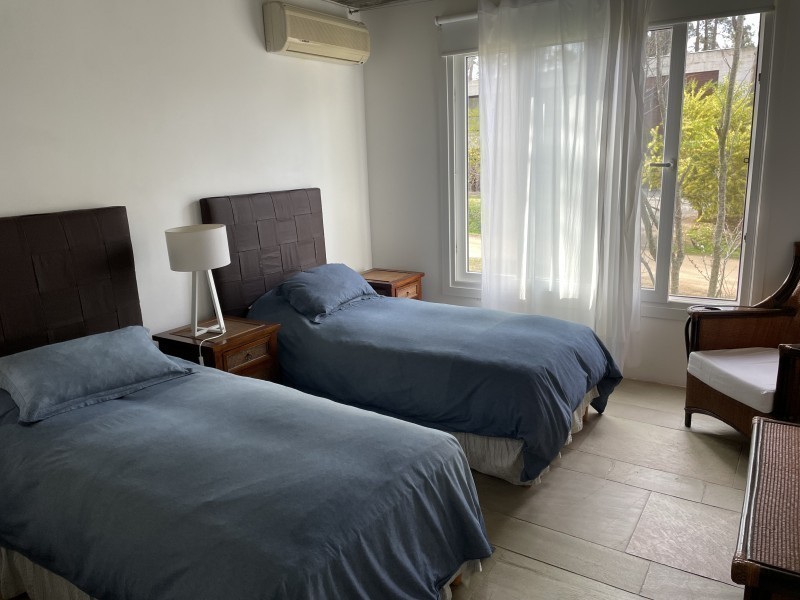 Excelente residencia en Barrio Privado de Laguna Blanca