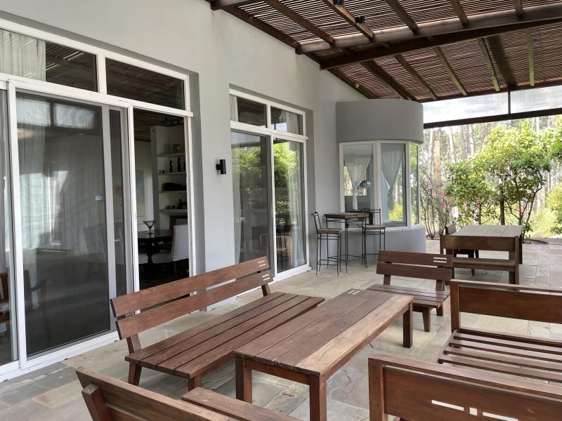Excelente residencia en Barrio Privado de Laguna Blanca