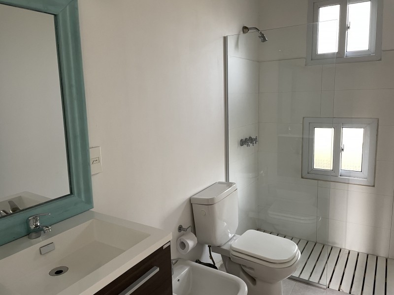Excelente residencia en Barrio Privado de Laguna Blanca