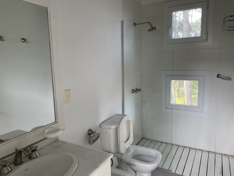 Excelente residencia en Barrio Privado de Laguna Blanca