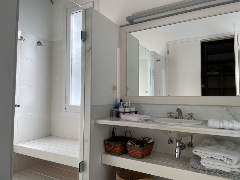 Excelente residencia en Barrio Privado de Laguna Blanca