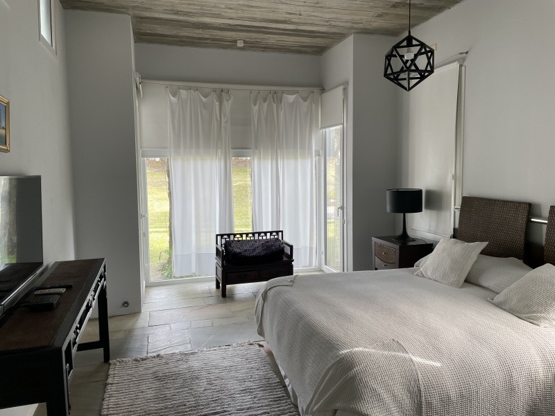 Excelente residencia en Barrio Privado de Laguna Blanca
