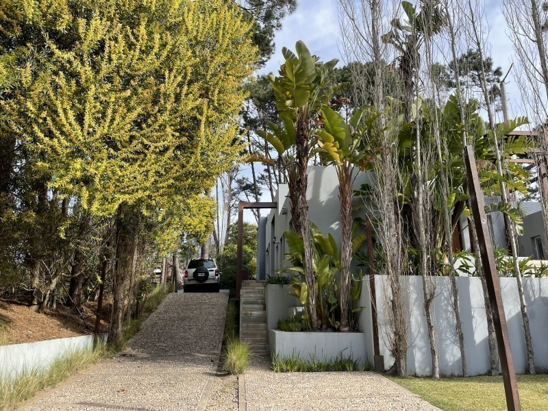 Excelente residencia en Barrio Privado de Laguna Blanca