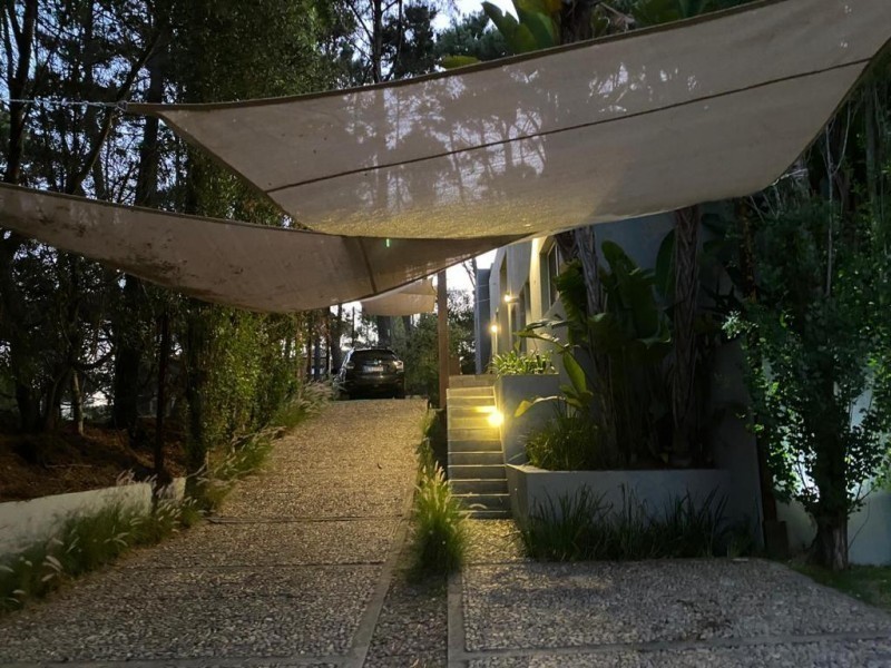 Excelente residencia en Barrio Privado de Laguna Blanca