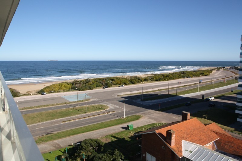 Excelente depto en alquiler frente a Playa Brava