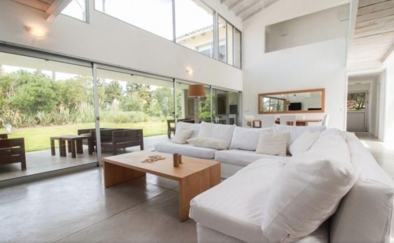 Casa moderna en alquiler en Laguna Blanca
