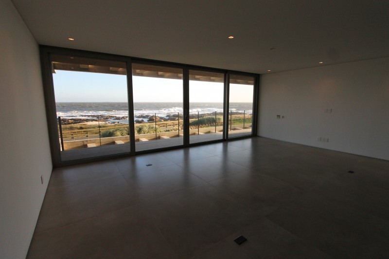 Exclusivo departamento en primera linea de La Barra en venta