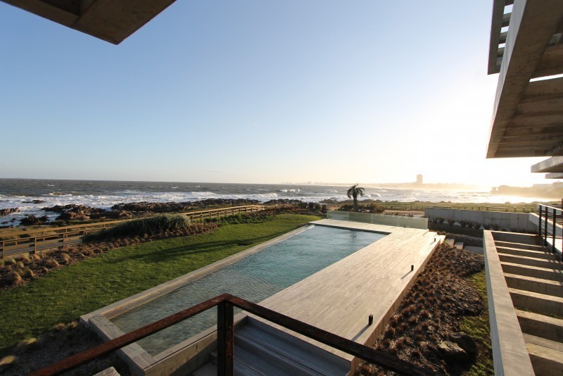 Exclusivo departamento en primera linea de La Barra en venta