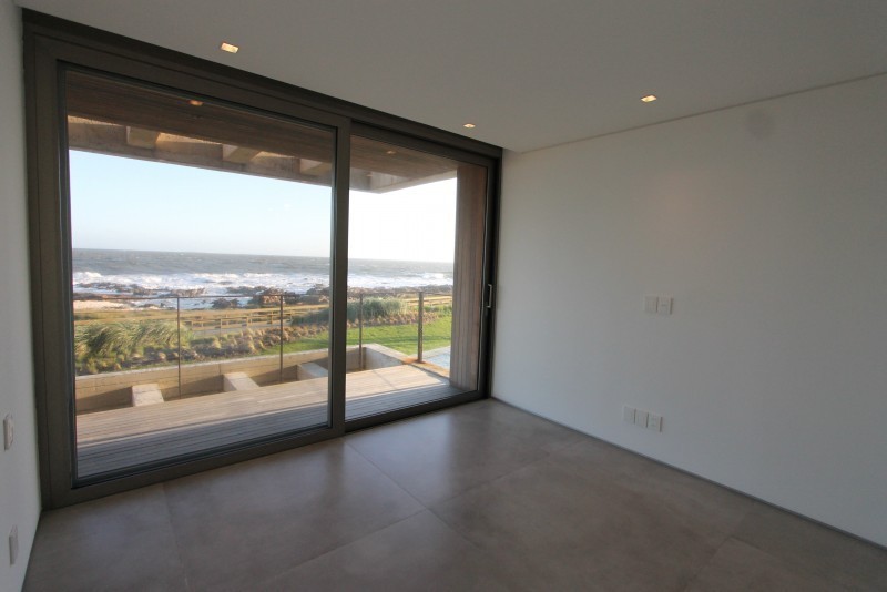 Exclusivo departamento en primera linea de La Barra en venta