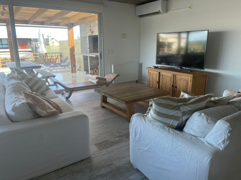 Muy linda casa en montoya en alquiler con pileta