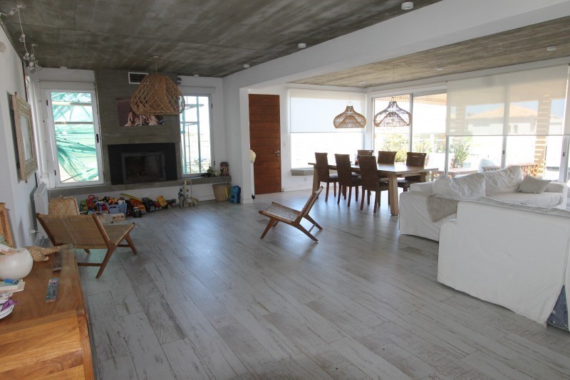 Muy linda casa en montoya en alquiler con pileta