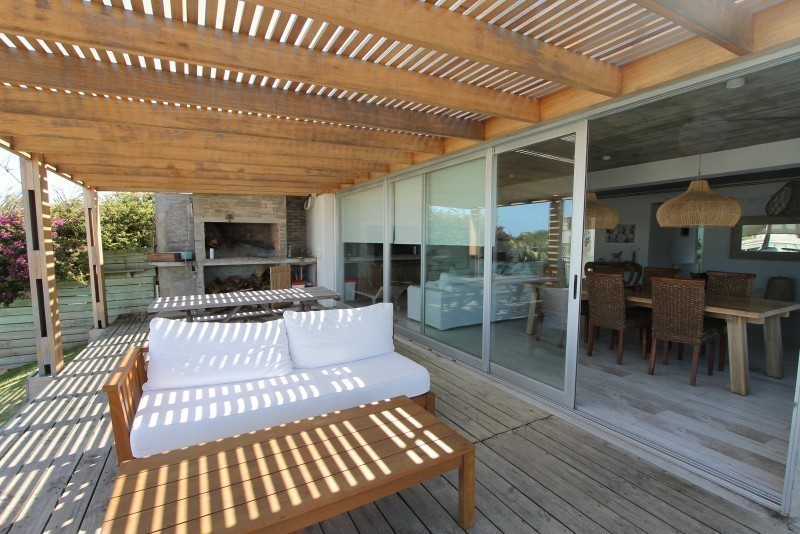 Muy linda casa en montoya en alquiler con pileta
