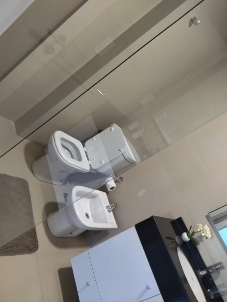 Cómodo dpto de dos dormitorios y dos baños uno en suite