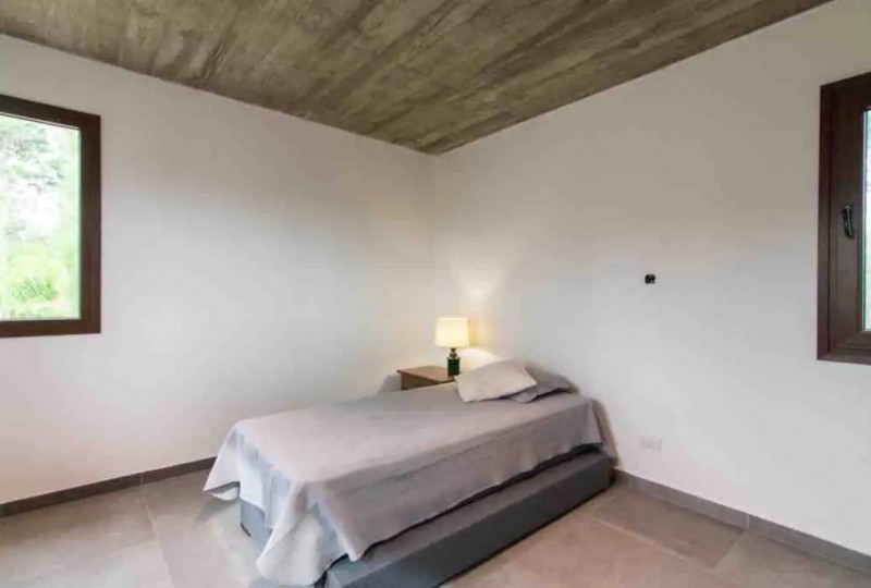 Linda casa de estilo colonial en altos de La Barra