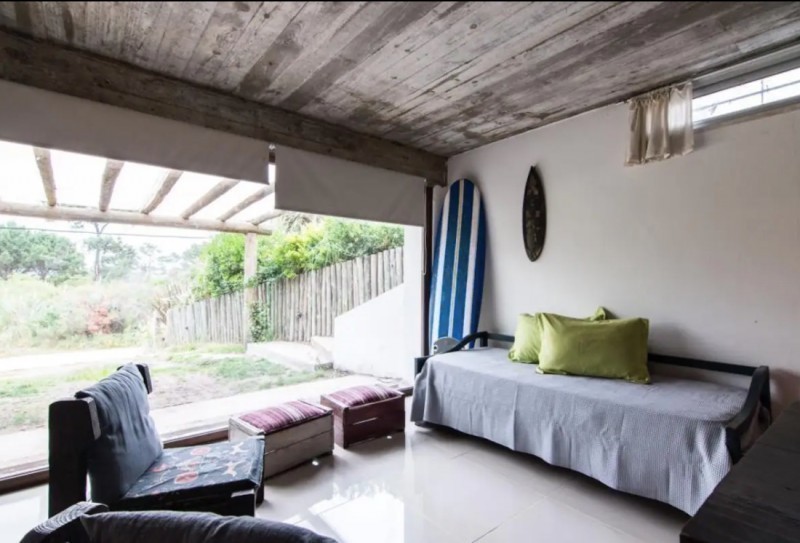 Linda casa de estilo colonial en altos de La Barra
