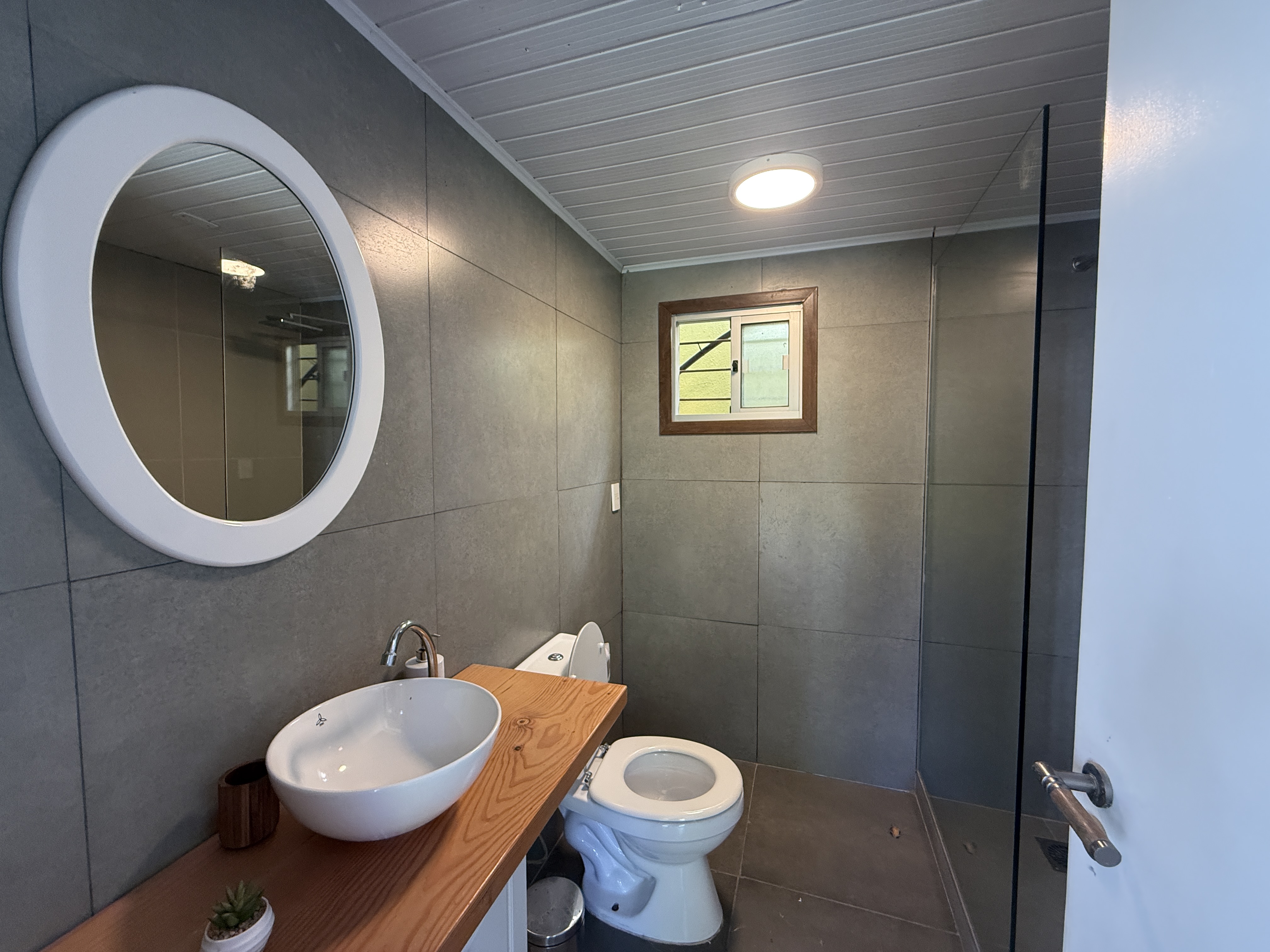 Linda casa de estilo colonial en altos de La Barra