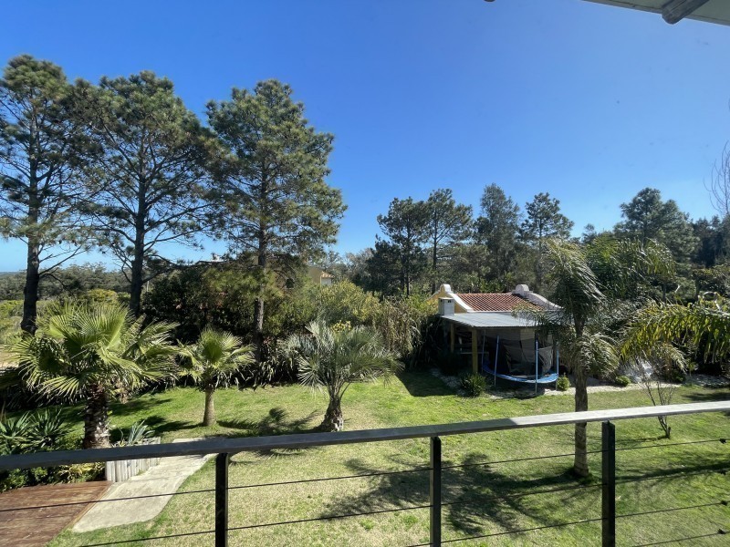 Linda casa de estilo colonial en altos de La Barra