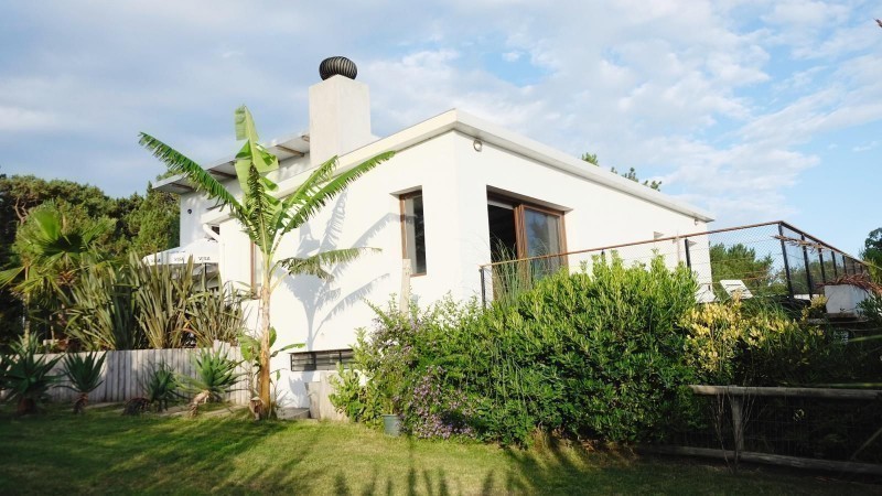 Linda casa de estilo colonial en altos de La Barra