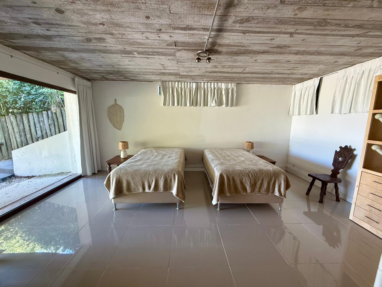 Linda casa de estilo colonial en altos de La Barra