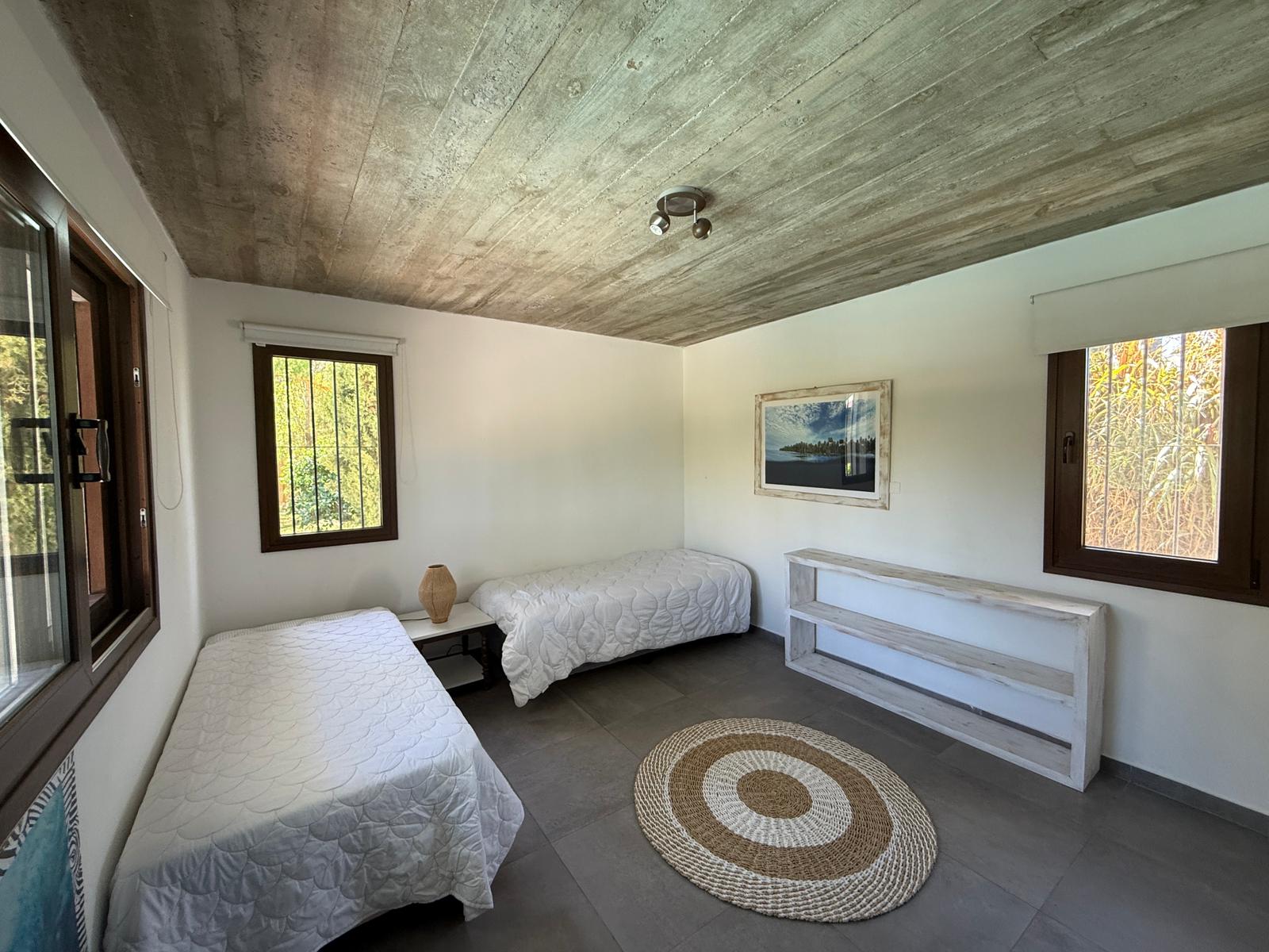 Linda casa de estilo colonial en altos de La Barra