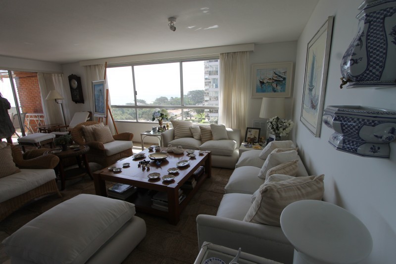 Departamento en alquiler en playa Mansa Punta del este
