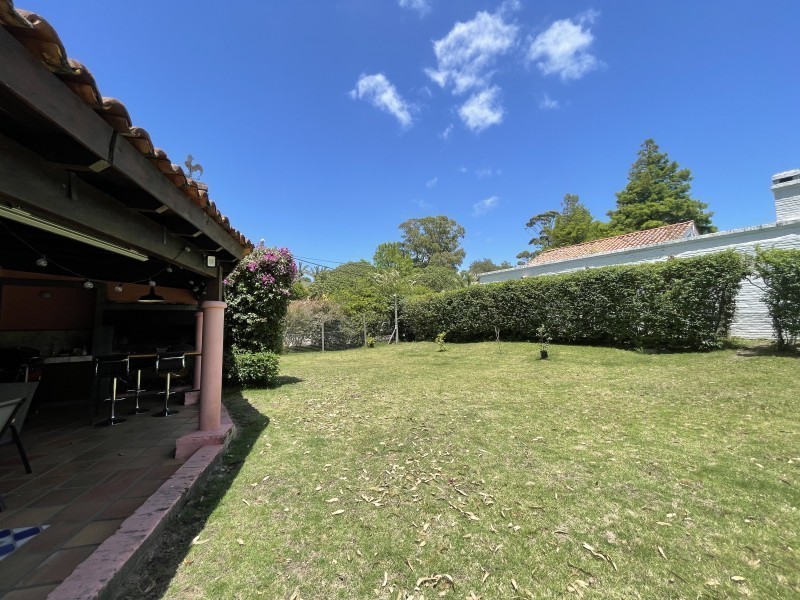 Casa con muy lindo jardin en San Rafael